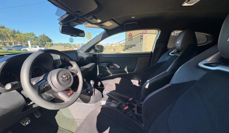 
								TOYOTA YARIS GR completo									