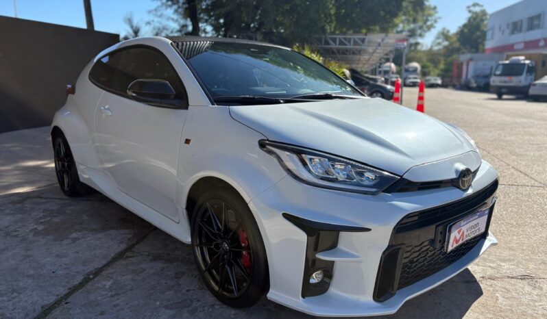 
								TOYOTA YARIS GR completo									