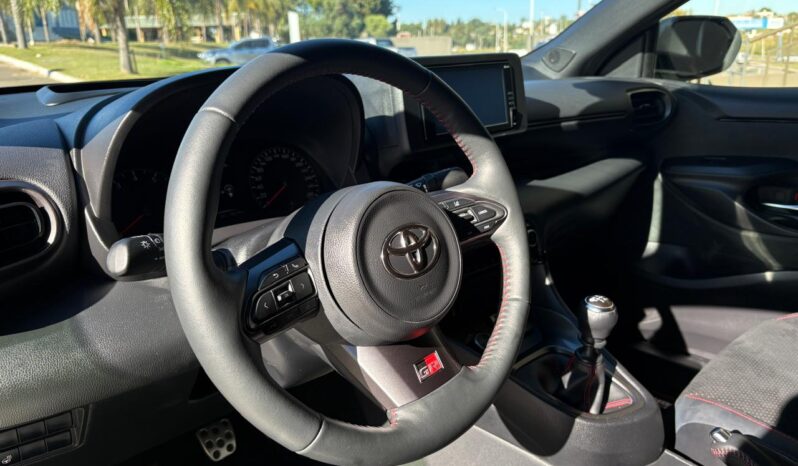 
								TOYOTA YARIS GR completo									