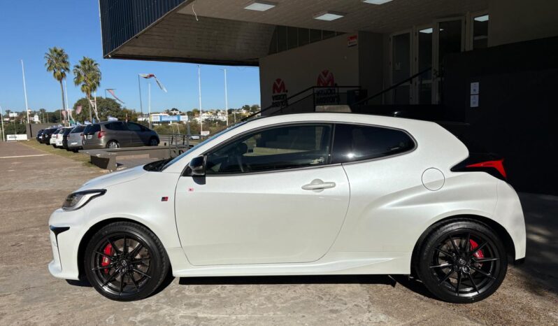 
								TOYOTA YARIS GR completo									