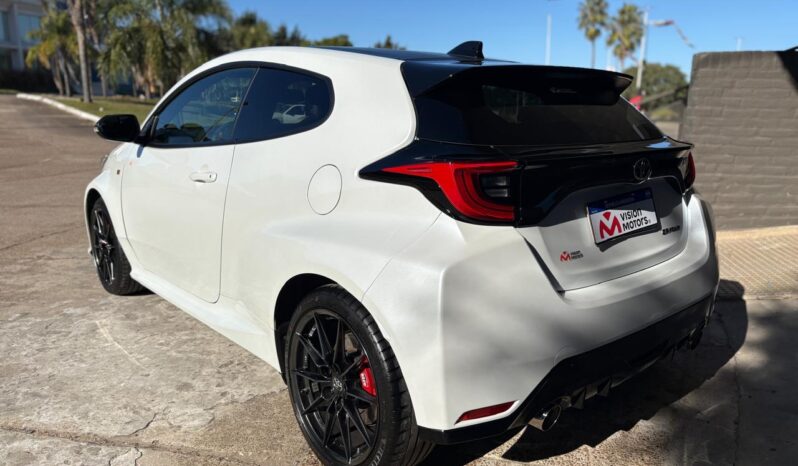 
								TOYOTA YARIS GR completo									