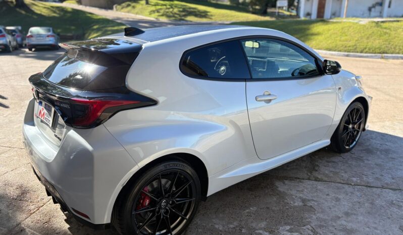 
								TOYOTA YARIS GR completo									