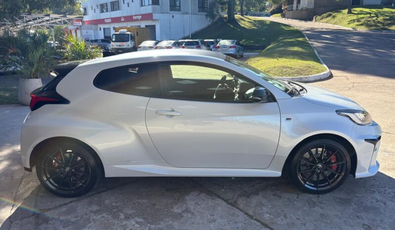 
								TOYOTA YARIS GR completo									