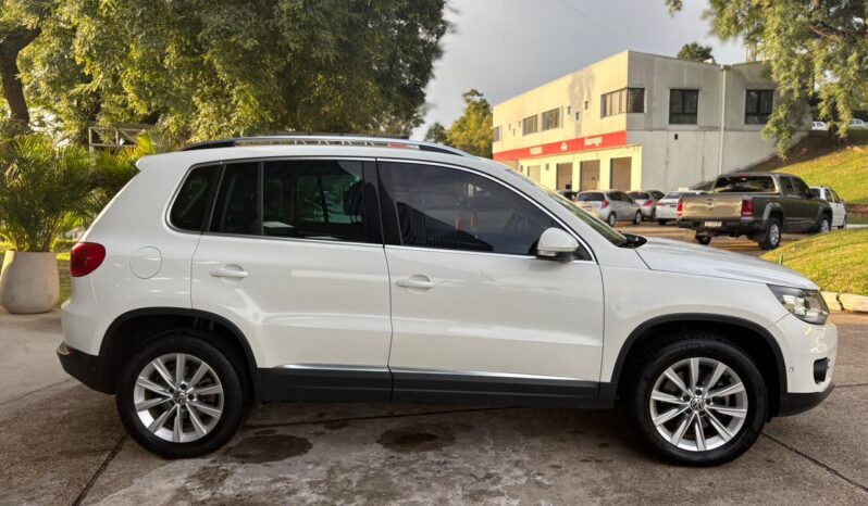
								VOLKSWAGEN Tiguan 2.0 TSI 4MOTION completo									
