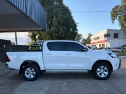 
										TOYOTA Hilux 4×2 SR 2.4 TDI MT completo									