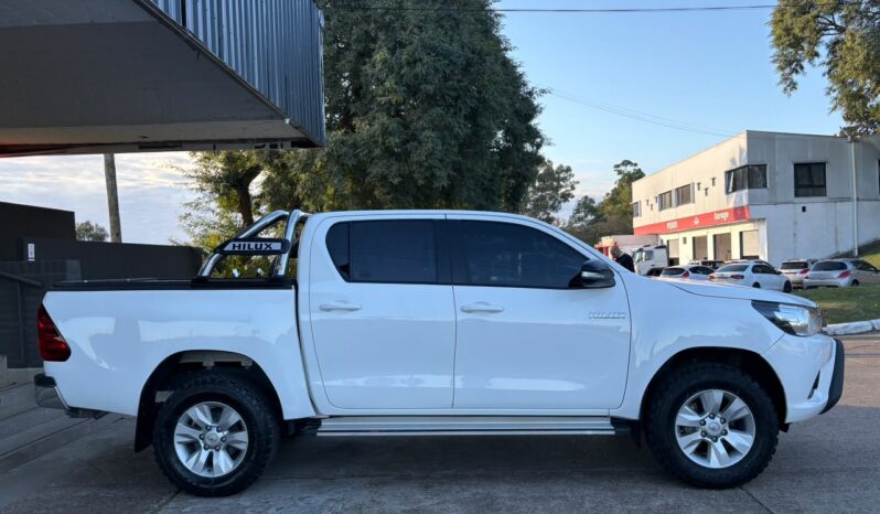 
								TOYOTA Hilux 4×2 SR 2.4 TDI MT completo									