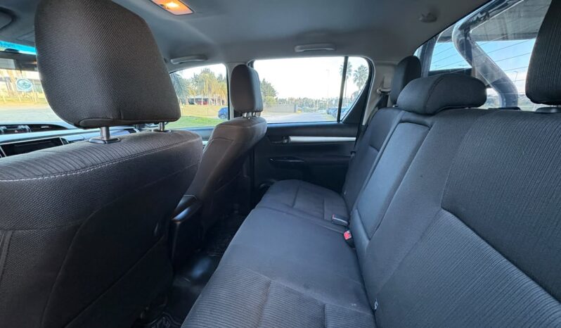 
								TOYOTA Hilux 4×2 SR 2.4 TDI MT completo									