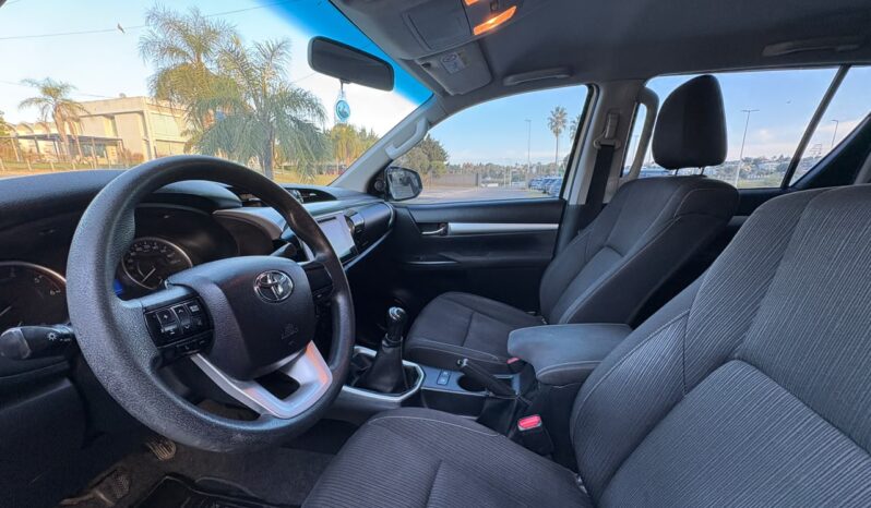 
								TOYOTA Hilux 4×2 SR 2.4 TDI MT completo									