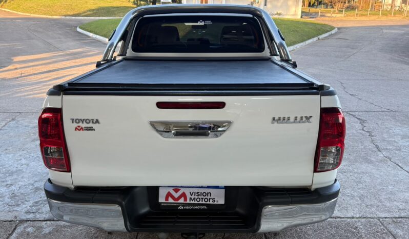 
								TOYOTA Hilux 4×2 SR 2.4 TDI MT completo									