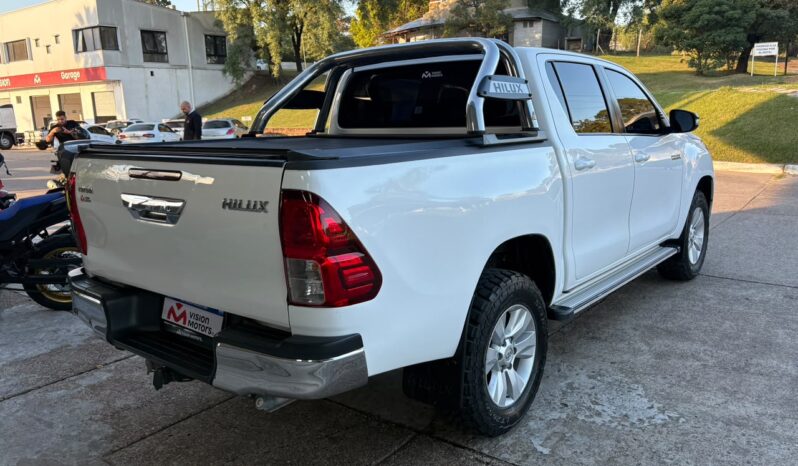 
								TOYOTA Hilux 4×2 SR 2.4 TDI MT completo									