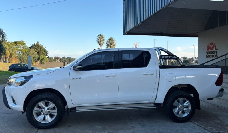 
								TOYOTA Hilux 4×2 SR 2.4 TDI MT completo									