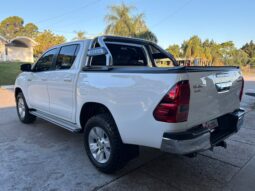 
										TOYOTA Hilux 4×2 SR 2.4 TDI MT completo									