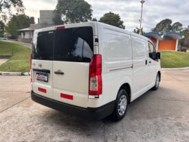 TOYOTA HIACE L1H1 2.8 TDI AT