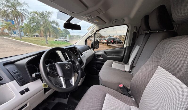 
								TOYOTA HIACE L1H1 2.8 TDI AT completo									