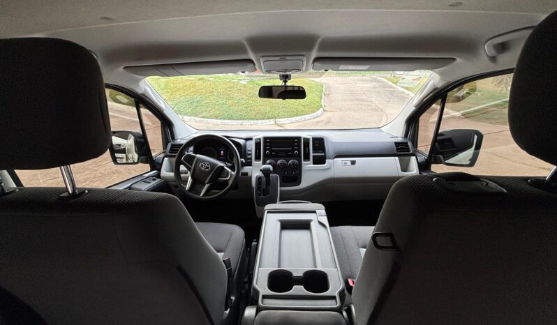 
								TOYOTA HIACE L1H1 2.8 TDI AT completo									