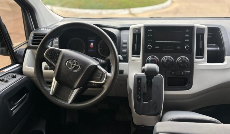
								TOYOTA HIACE L1H1 2.8 TDI AT completo									